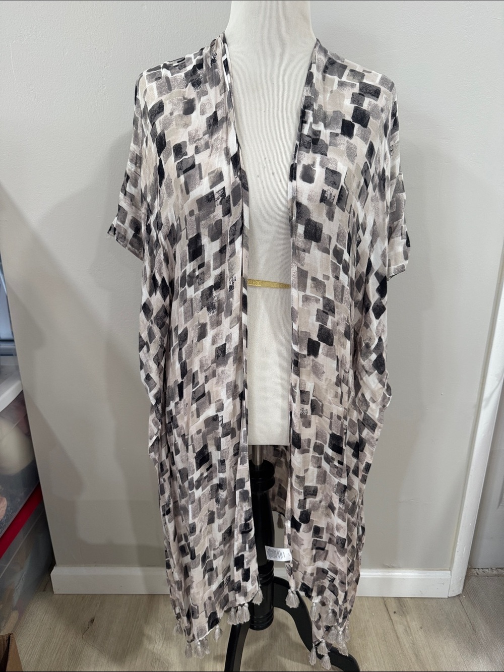 Nordstrom neutral toned Printed Lightweight long line open kimono cardigan